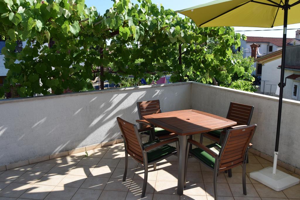 Apartment Marija With Terrace Brseč Exterior foto